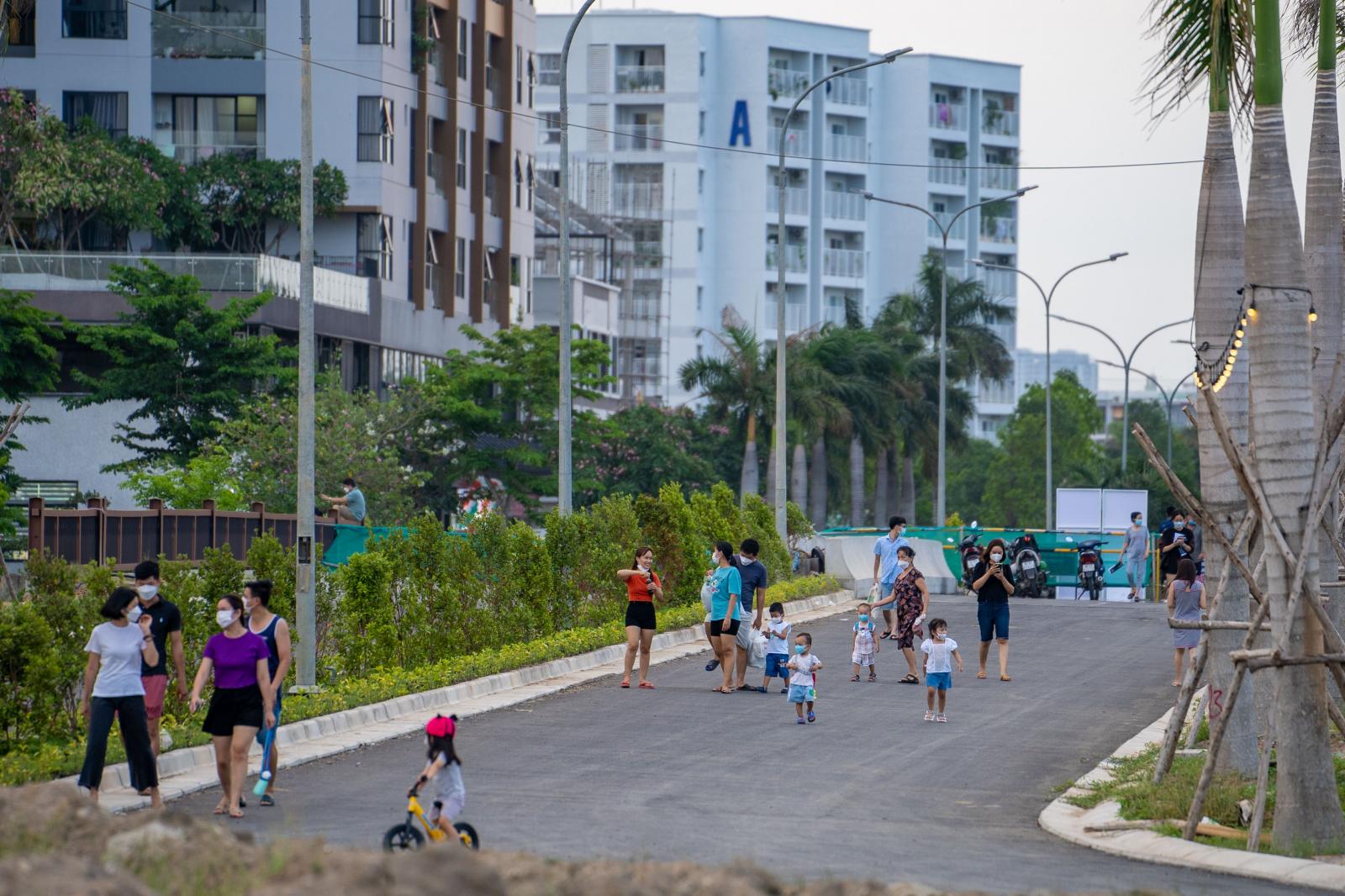 Người đi vay cá nhân vẫn phải gánh lãi suất cao và khó được phê duyệt hồ sơ do tín dụng dành cho BĐS vẫn hạn chế.