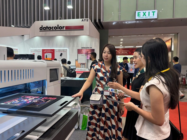 Ùn ùn xếp hàng xem triển lãm dệt may quốc tế tại TP.HCM- Ảnh 6.