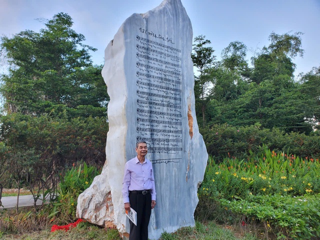 Dựng bia Nối vòng tay lớn tại công viên Trịnh Công Sơn ở Huế- Ảnh 3.