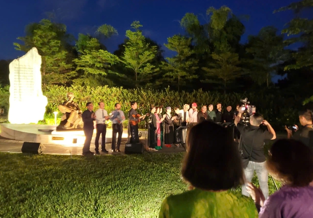 Dựng bia Nối vòng tay lớn tại công viên Trịnh Công Sơn ở Huế- Ảnh 5.