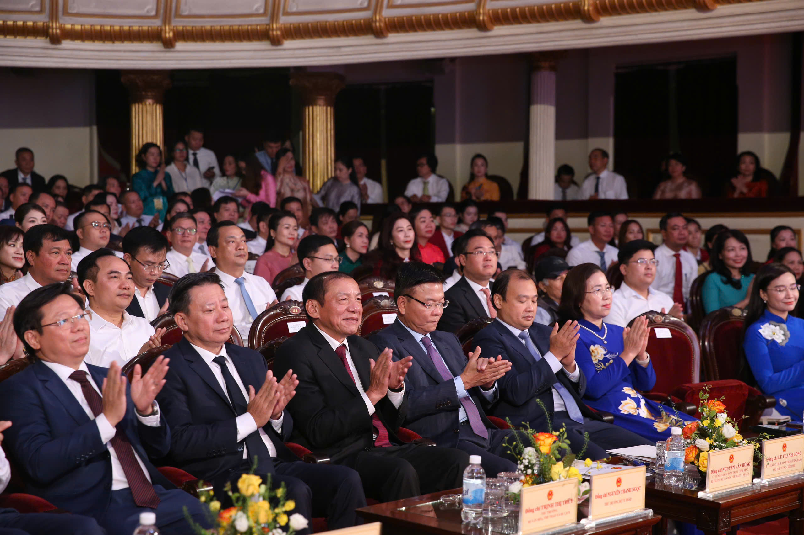 Bộ trưởng Bộ VH-TT-DL: 'Tập trung lan tỏa niềm tin, trí tuệ và bản lĩnh Việt Nam' - Ảnh 1.