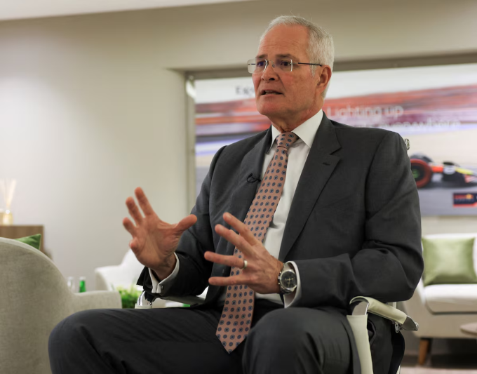 Darren Woods, CEO ExxonMobil, trong cuộc phỏng vấn với Reuters tại Triển lãm và Hội nghị Dầu khí Quốc tế Abu Dhabi (ADIPEC) ở Abu Dhabi, UAE, ngày 3/11. Ảnh: Reuters