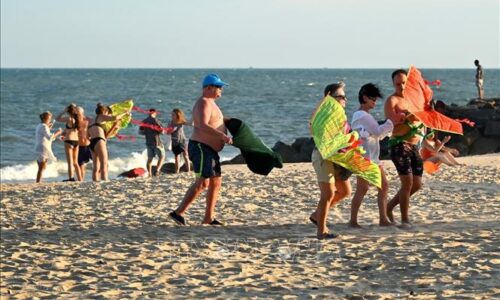 Các địa phương ven biển Lâm Đồng bước vào mùa cao điểm đón khách trú đông