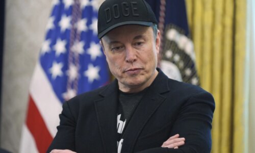 Cổ đông lớn phản đối gói thù lao 1.000 tỷ USD cho Musk