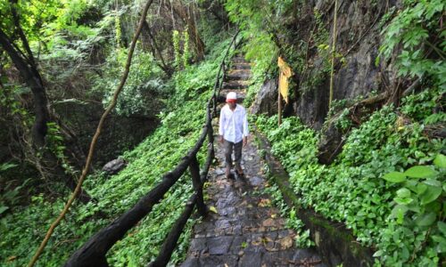 Hà Tiên thập cảnh: Cheo leo núi Đá Dựng