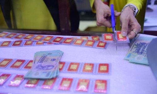Mua bán vàng miếng có thể chịu thuế 0,1% mỗi lần