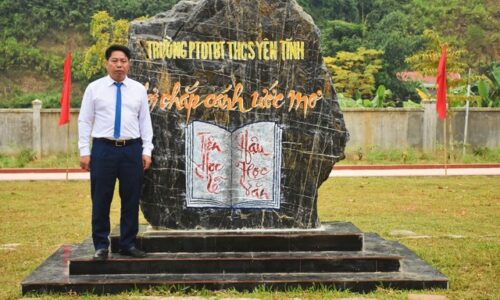 Người thầy ươm mầm, giữ lửa vùng cao