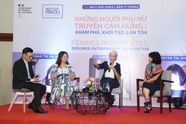 Nữ phi hành gia Pháp đầu tiên bay vào vũ trụ nói về văn hóa đọc - Ảnh 1.