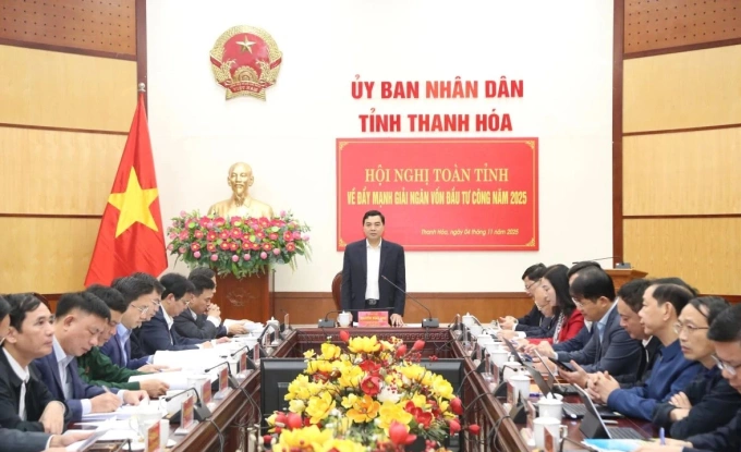 Hội nghị bàn giải pháp thúc đẩy tiến độ giải ngân vốn đầu tư công tỉnh Thanh Hoá ngày 4/11.  Ảnh: Lam Sơn