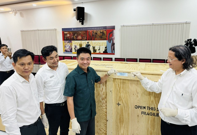 Tiếp nhận tranh quý của các danh họa Việt - Ảnh 1.