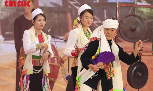 Người Mường ở Đoan Kết tái hiện lễ hội ‘Ăn Trường’