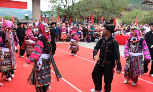 Sắc màu Lô Lô Chải dưới chân núi Rồng