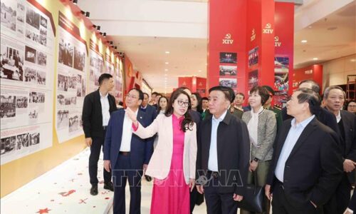 Trưng bày ảnh ‘Dưới cờ Đảng – Đất nước tiến vào kỷ nguyên mới’