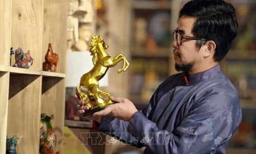 Năm mới về làng cổ Đường Lâm ngắm bộ sưu tập ‘Gióng’