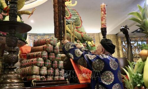 TP Hồ Chí Minh: Dâng bánh Tét lên Quốc tổ Hùng Vương và Đức Lễ Thành Hầu Nguyễn Hữu Cảnh