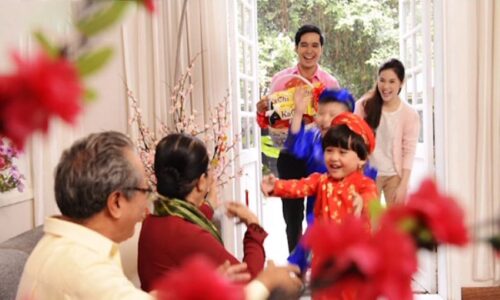 Đi xông đất đầu năm 2025 cần mang gì?