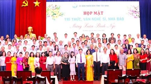Phát huy vai trò đội ngũ trí thức, văn nghệ sĩ và báo chí trong phát triển địa phương