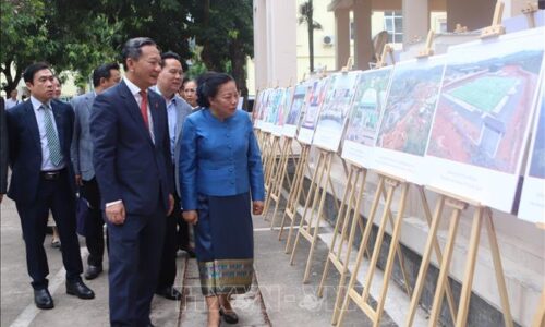 Đại sứ quán Việt Nam tại Lào tổ chức triển lãm ảnh ‘Gắn kết chiến lược Việt Nam – Lào’