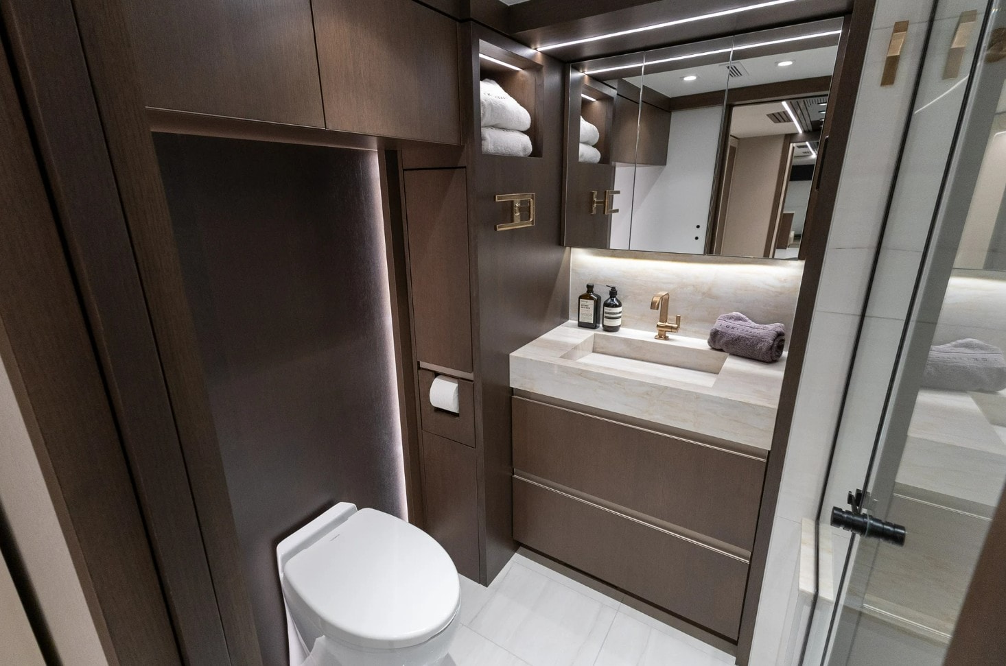 Nhà di động đẹp nhất thế giới: Như cung điện di động, giá hơn 56 tỉ, đã có người mua - Ảnh 15.